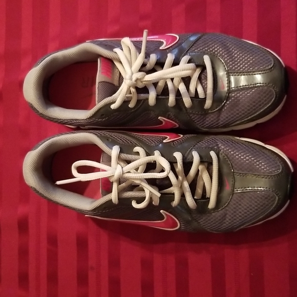 Nike running shoes size 7 Grey and pink